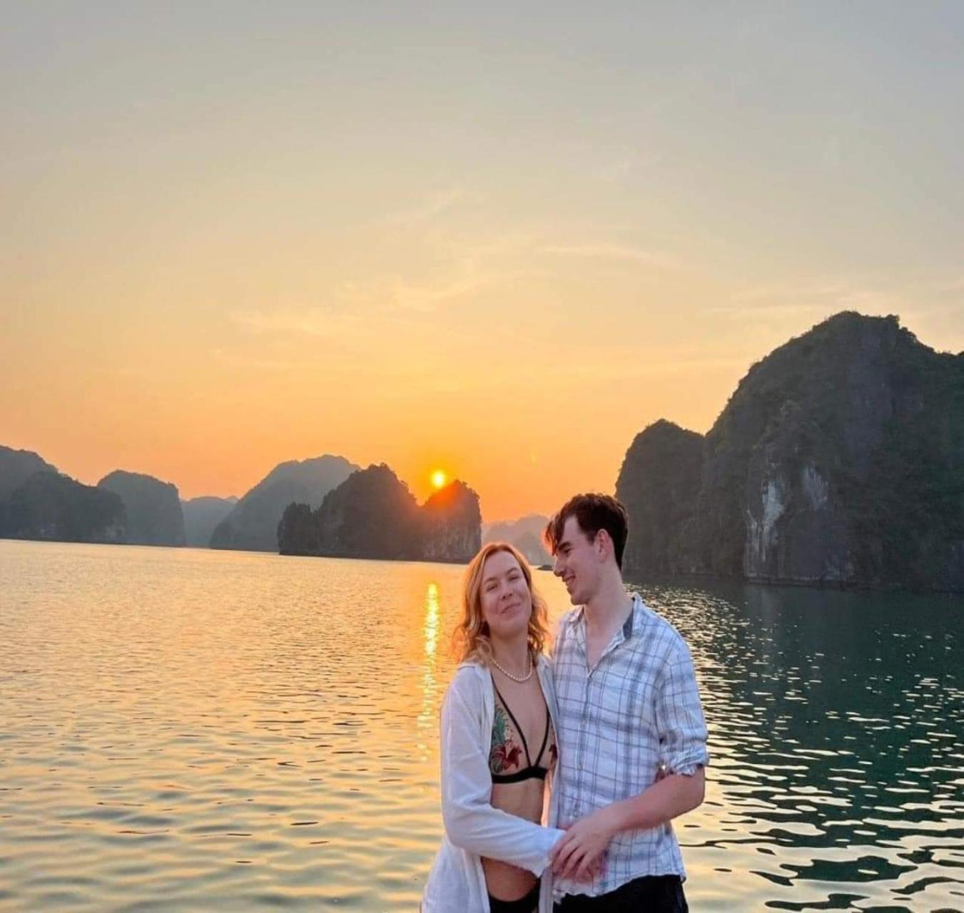 Tung Quang Hotel Dong Khe Sau Exteriör bild