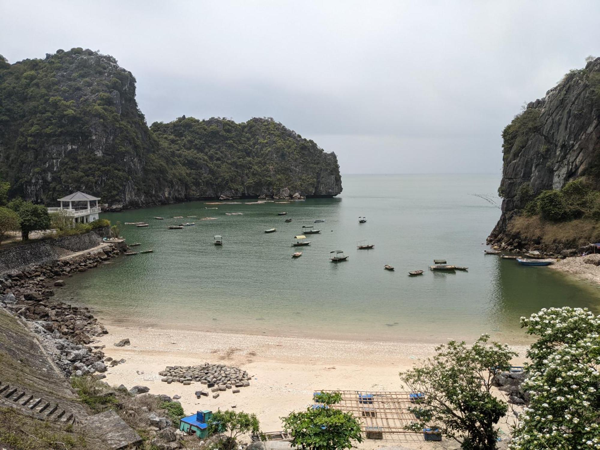 Tung Quang Hotel Dong Khe Sau Exteriör bild
