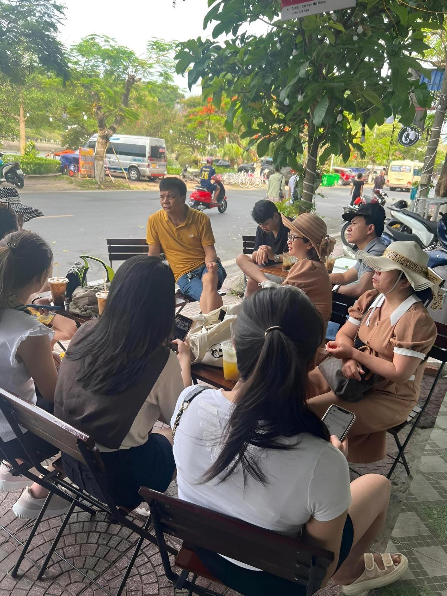 Tung Quang Hotel Dong Khe Sau Exteriör bild