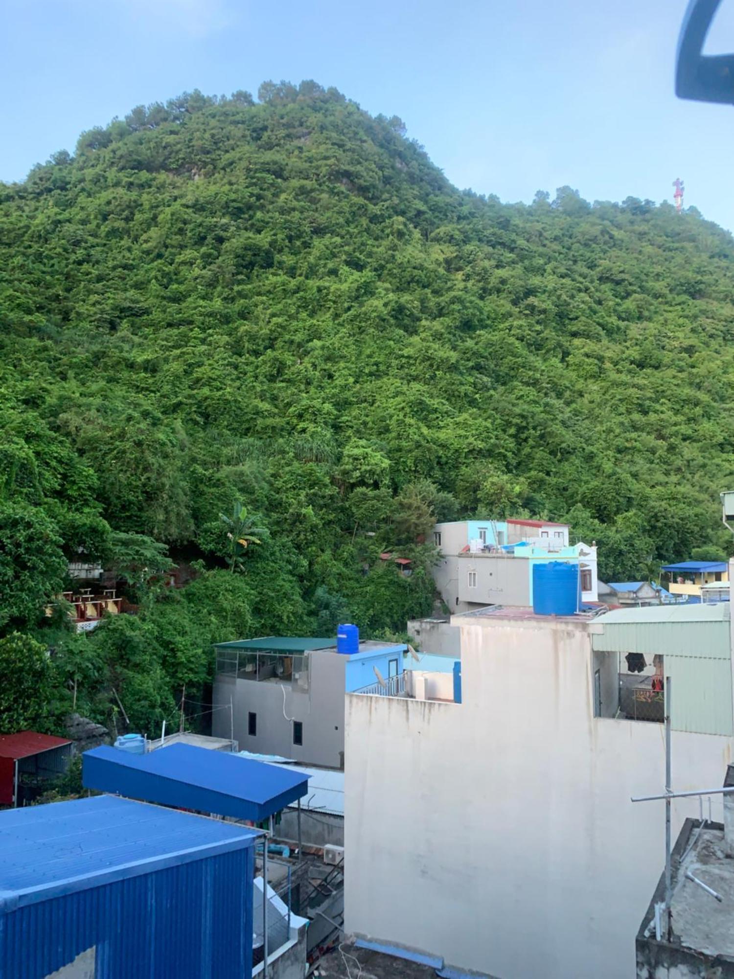 Tung Quang Hotel Dong Khe Sau Exteriör bild