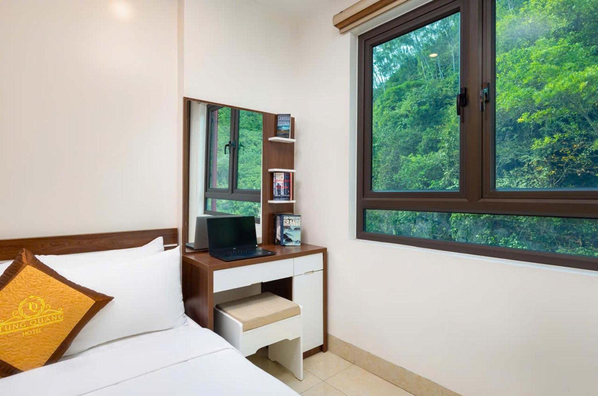 Tung Quang Hotel Dong Khe Sau Exteriör bild